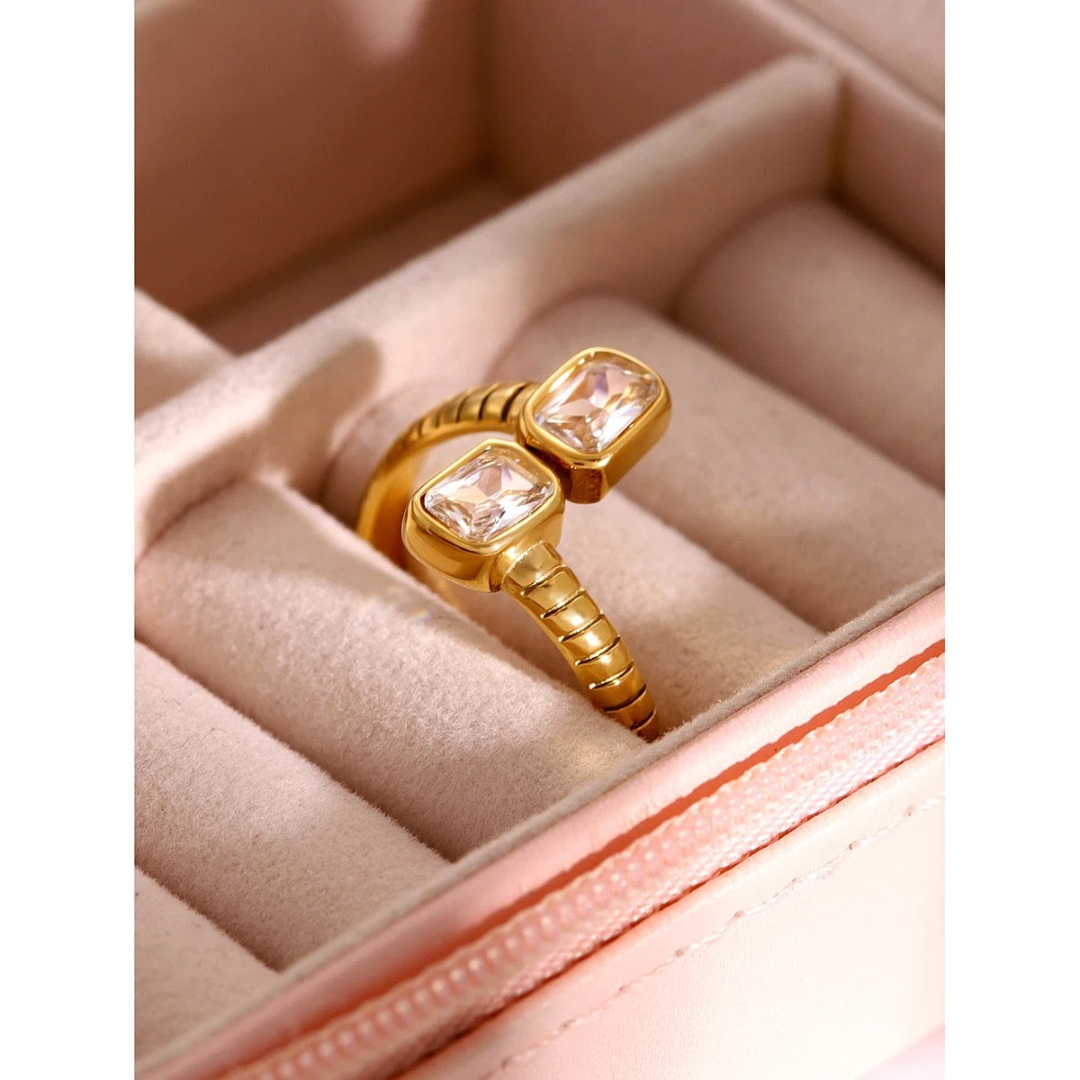 Mila adjustable ring