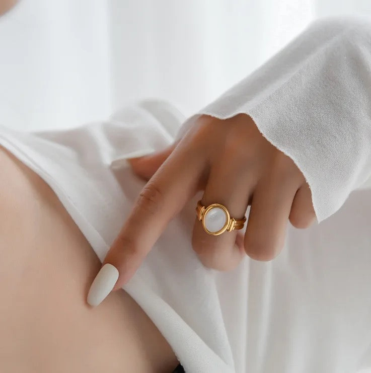 White shell oval ring