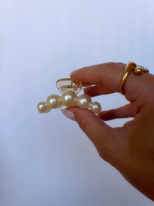 Chunky pearl claw clip (small)