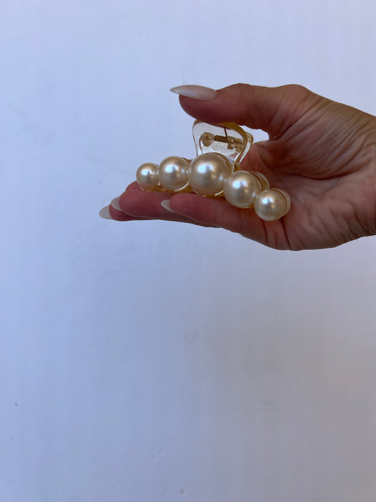 Chunky Pearl claw clip (medium)