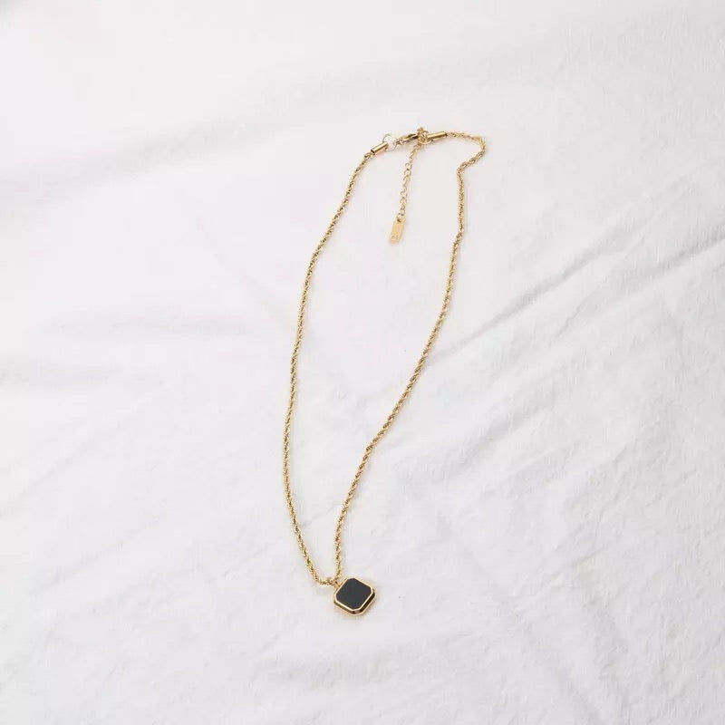 Remi rope chain pendant necklace (Onyx)